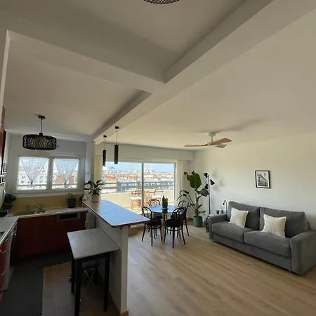 F8 - Terrace Paris's View, Eiffel Tower Area